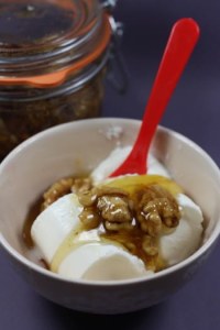 Miel aux noix pour accompagner un fromage blanc