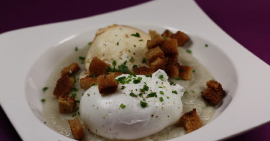 Oeufs pochés, purée de topinambour à la truffe Oeufs pochés, purée de topinambour à la truffe