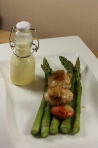 Asperges vertes, St Jacques et Sauce hollandaise Asperges vertes, St Jacques et Sauce hollandaise