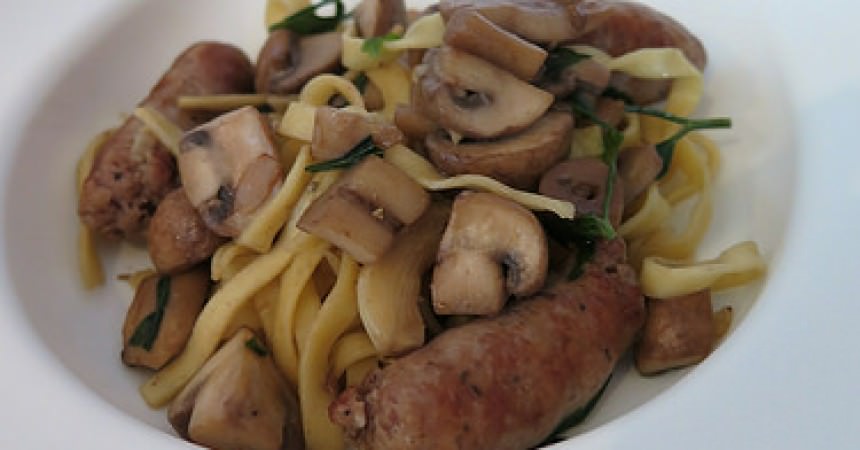 Tagliatelles aux champignons et saucisses Tagliatelles aux champignons et saucisses