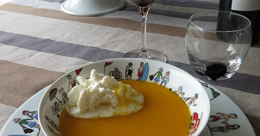 Soupe à la citrouille, écume de lard fumé Soupe à la citrouille, écume de lard fumé