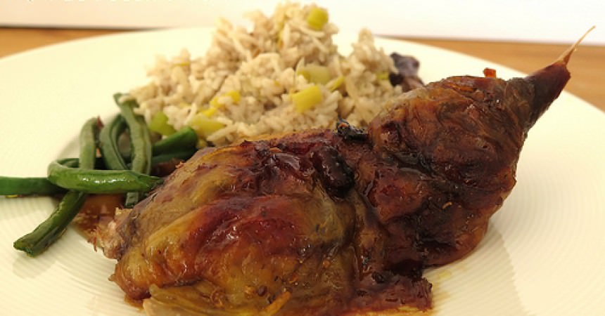 Pintade rôtie aux noix de pécan & abricots secs Pintade rôtie aux noix de pécan & abricots secs