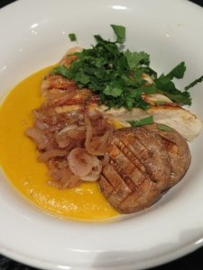 Poulet grillé, purée de carotte au gingembre, marinade asiatique légère et parfumée Poulet grillé, purée de carotte au gingembre, marinade asiatique légère et parfumée