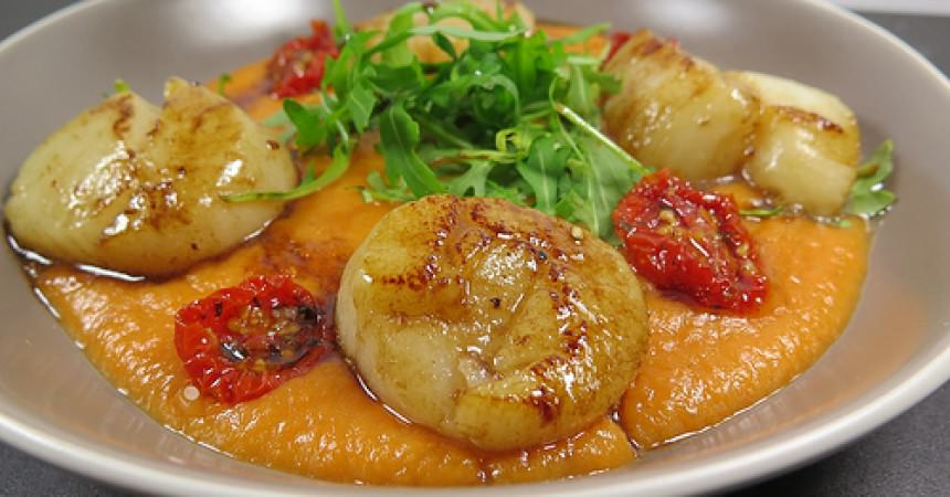Noix de St Jacques au Galanga & purée de carottes au fenouil Noix de St Jacques au Galanga & purée de carottes au fenouil