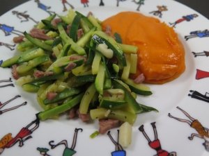 Duo de courgettes & patates douces, ail fumé et bacon Duo de courgettes & patates douces, ail fumé et bacon