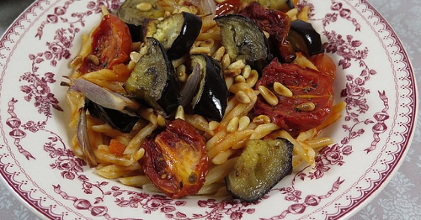 Pâtes aux aubergines & tomates confites Pâtes aux aubergines & tomates confites