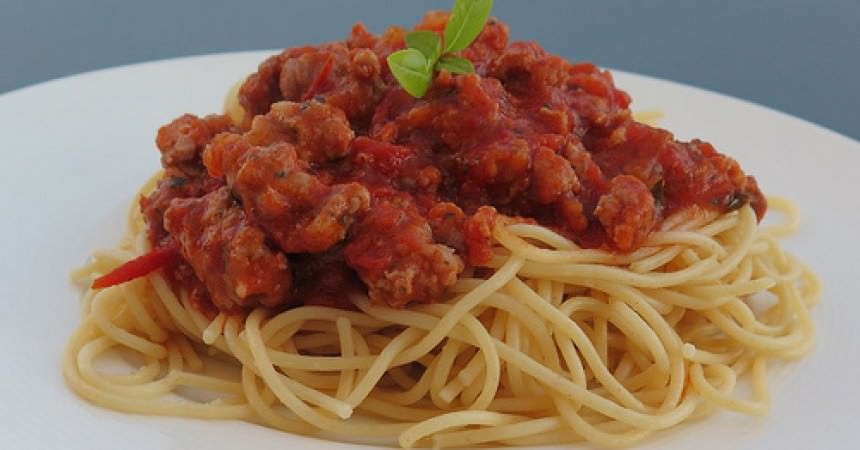 Spaghetti sauce tomate, saucisse & basilic Spaghetti sauce tomate, saucisse & basilic