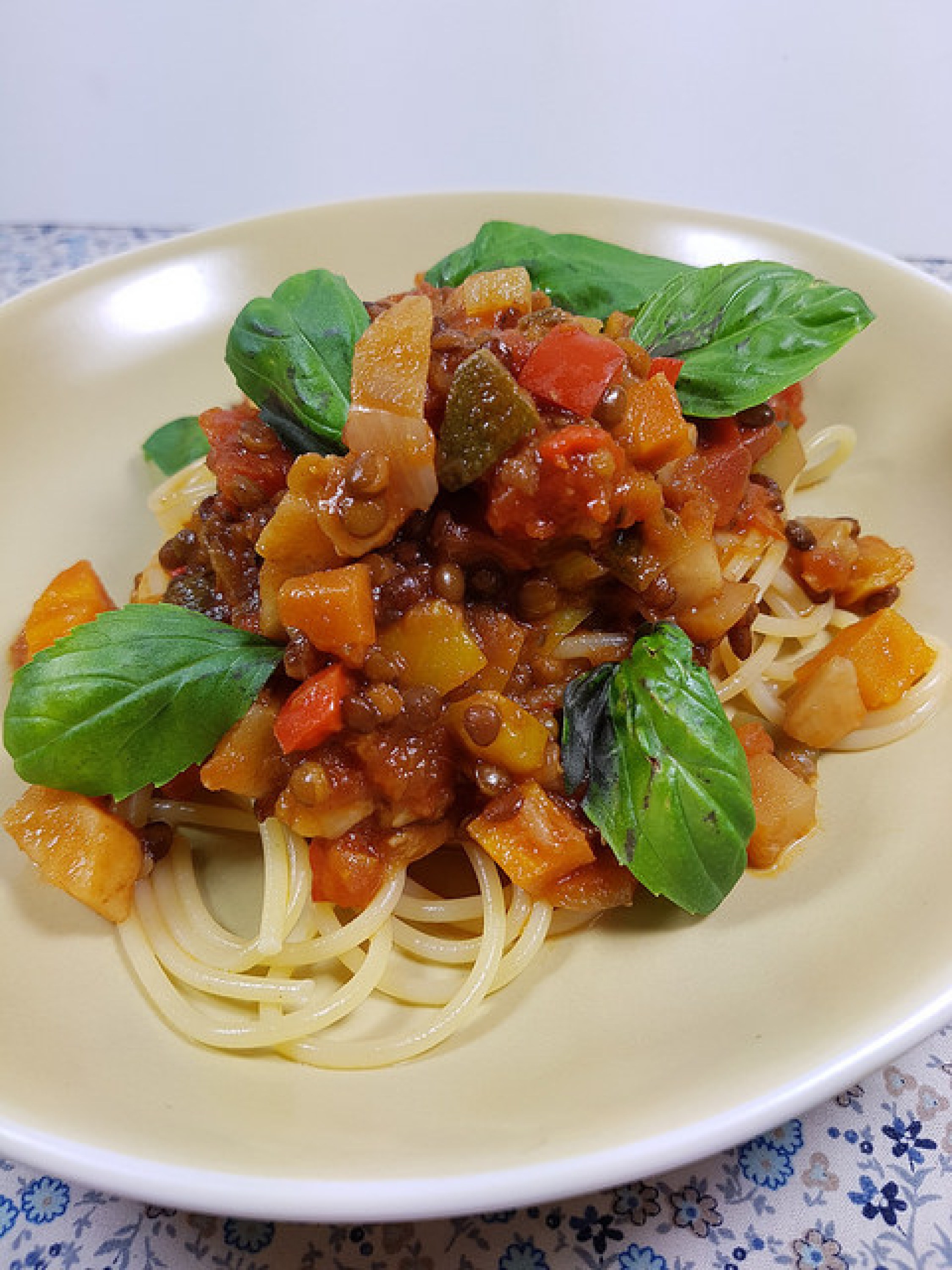 Spaghettis, sauce bolognaise de légumes