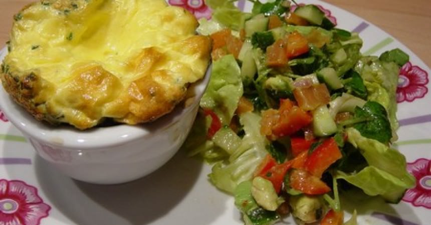 Oeufs a la ciboulette, salade au saumon fumé Oeufs a la ciboulette, salade au saumon fumé