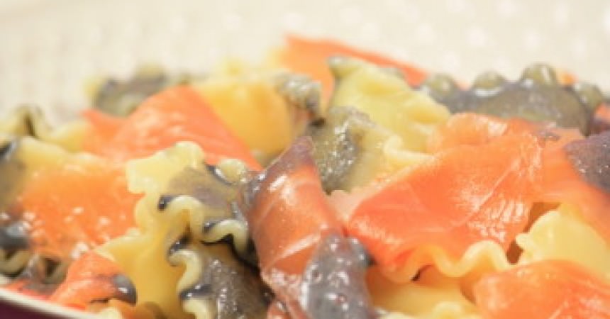 Mafaldines au saumon et sauce à l’encre Mafaldines au saumon et sauce à l’encre