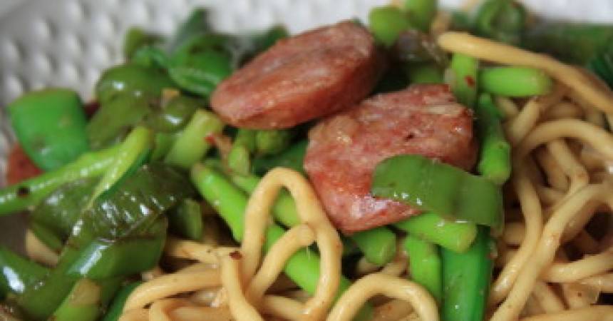 Nouilles sautées façon asiatique Nouilles sautées façon asiatique