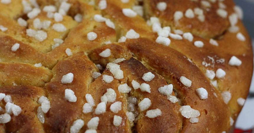 Grosse brioche à la cannelle Grosse brioche à la cannelle