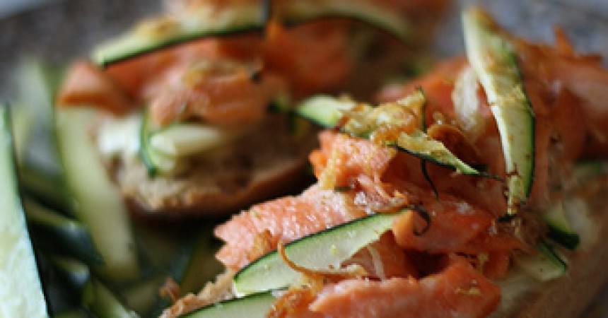 Tartine de saumon et courgette Tartine de saumon et courgette