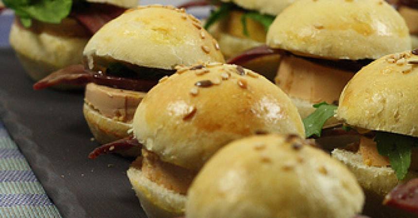 Mini burgers foie gras & magret fumé Mini burgers foie gras & magret fumé