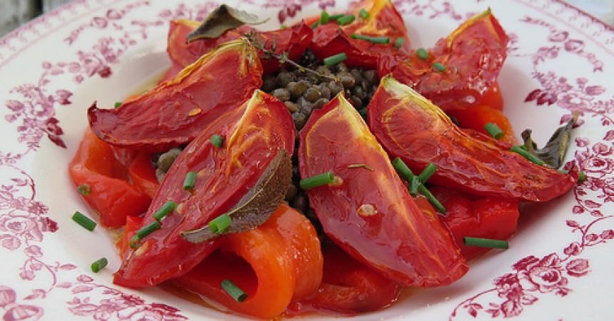 Salade de lentilles au poivrons grillés et tomates confites Salade de lentilles au poivrons grillés et tomates confites