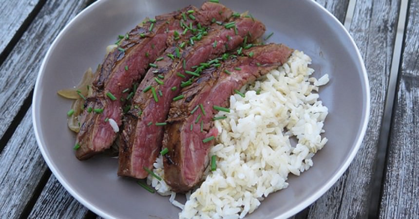 Bavette à la fondue d’oignons, marinade au curry Bavette à la fondue d’oignons, marinade au curry