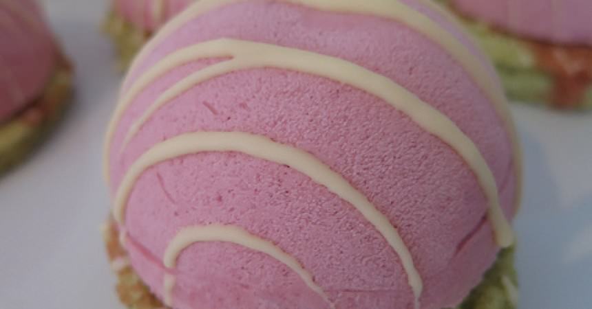 Mousses à la framboise & biscuit cuillère au thé vert Mousses à la framboise & biscuit cuillère au thé vert
