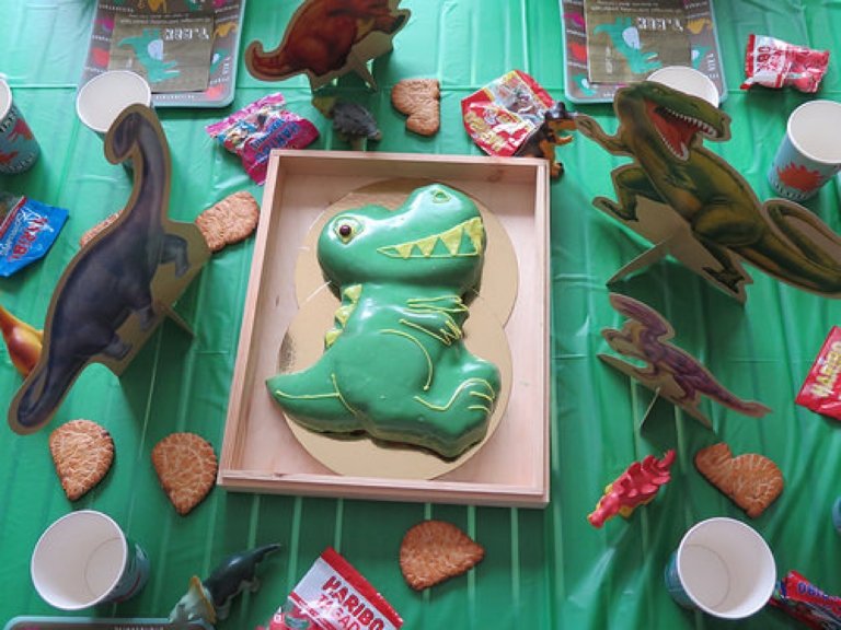 gateau dinosaure