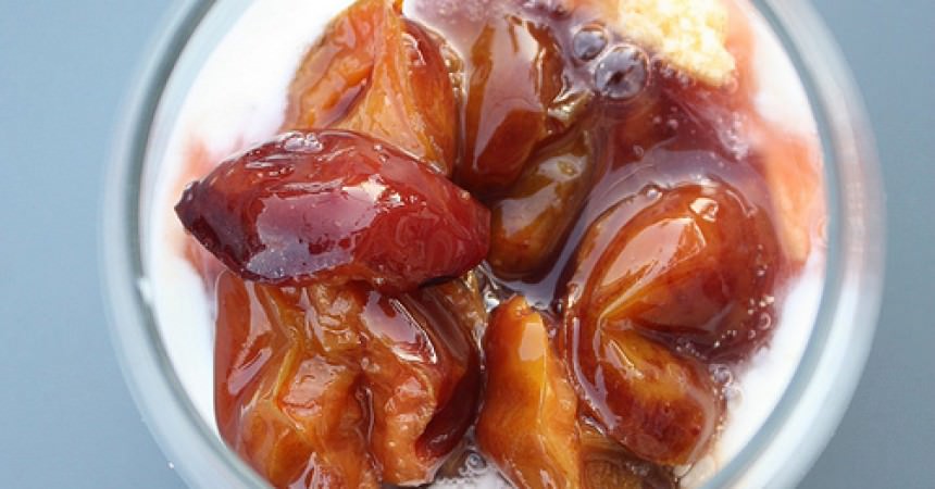 Dessert aux prunes & fromage blanc sans gluten Dessert aux prunes & fromage blanc sans gluten