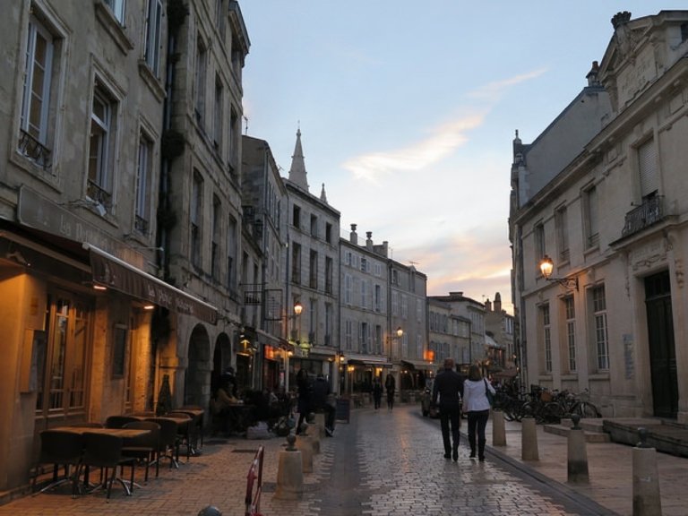 Rue St Jean du Perot et ses nombreux restos de qualité