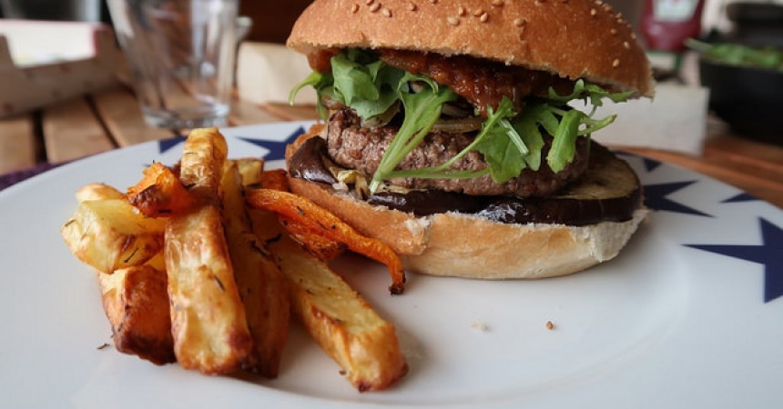 Burger boeuf & aubergines, Ketchup maison balsamique Burger boeuf & aubergines, Ketchup maison balsamique