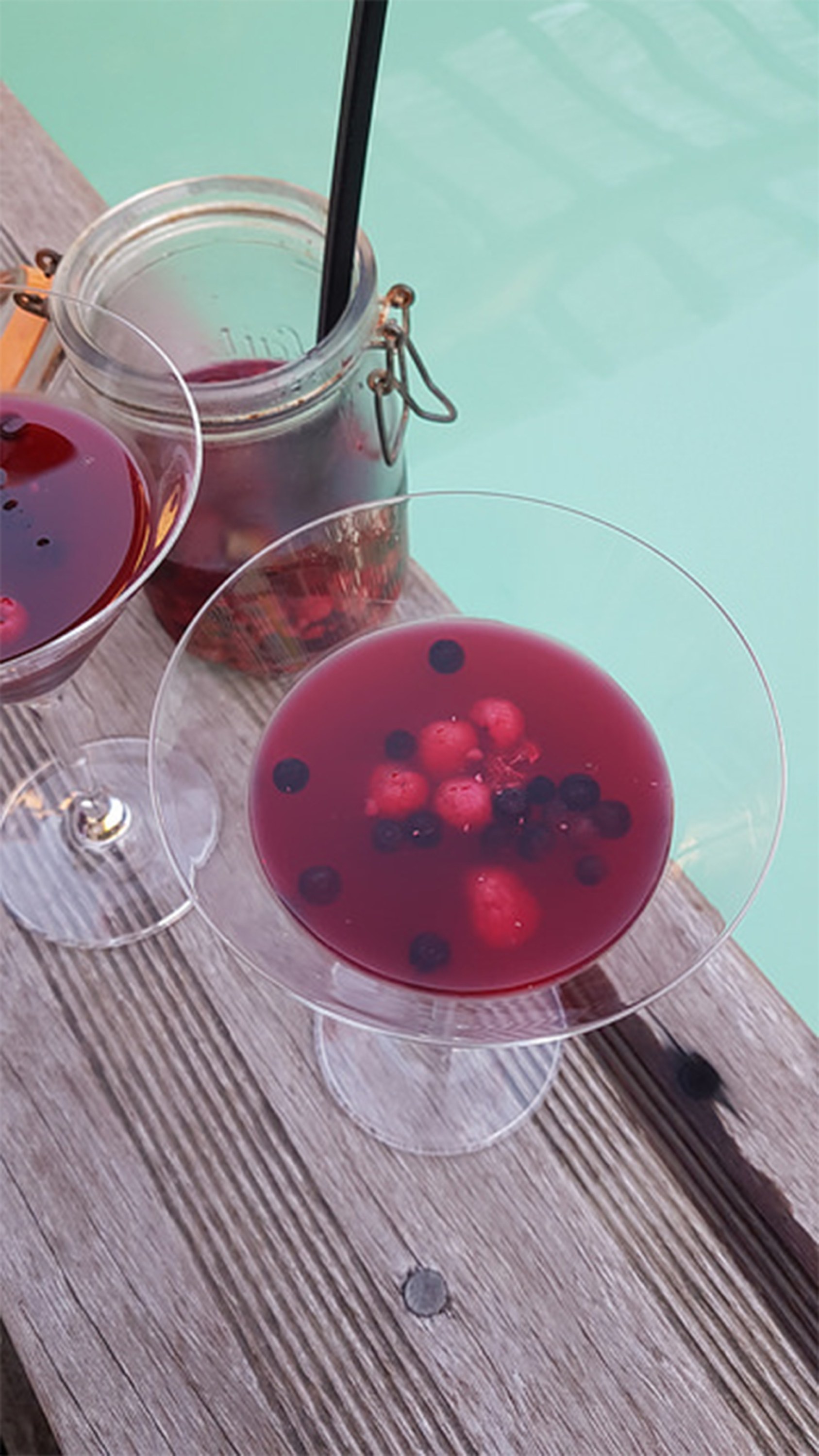 Sangria rosée aux fruits rouges