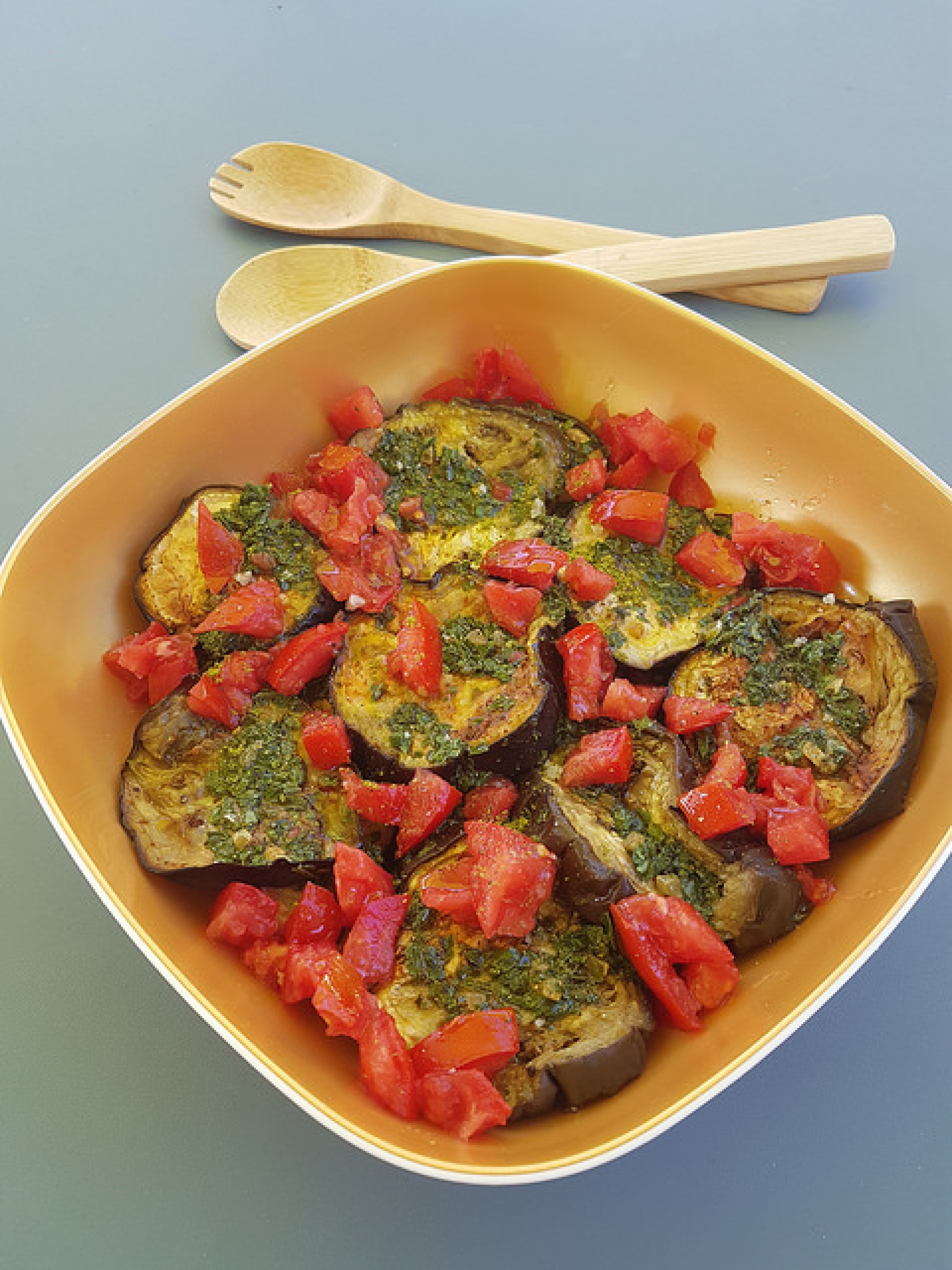 Salade d’aubergine à la tomate