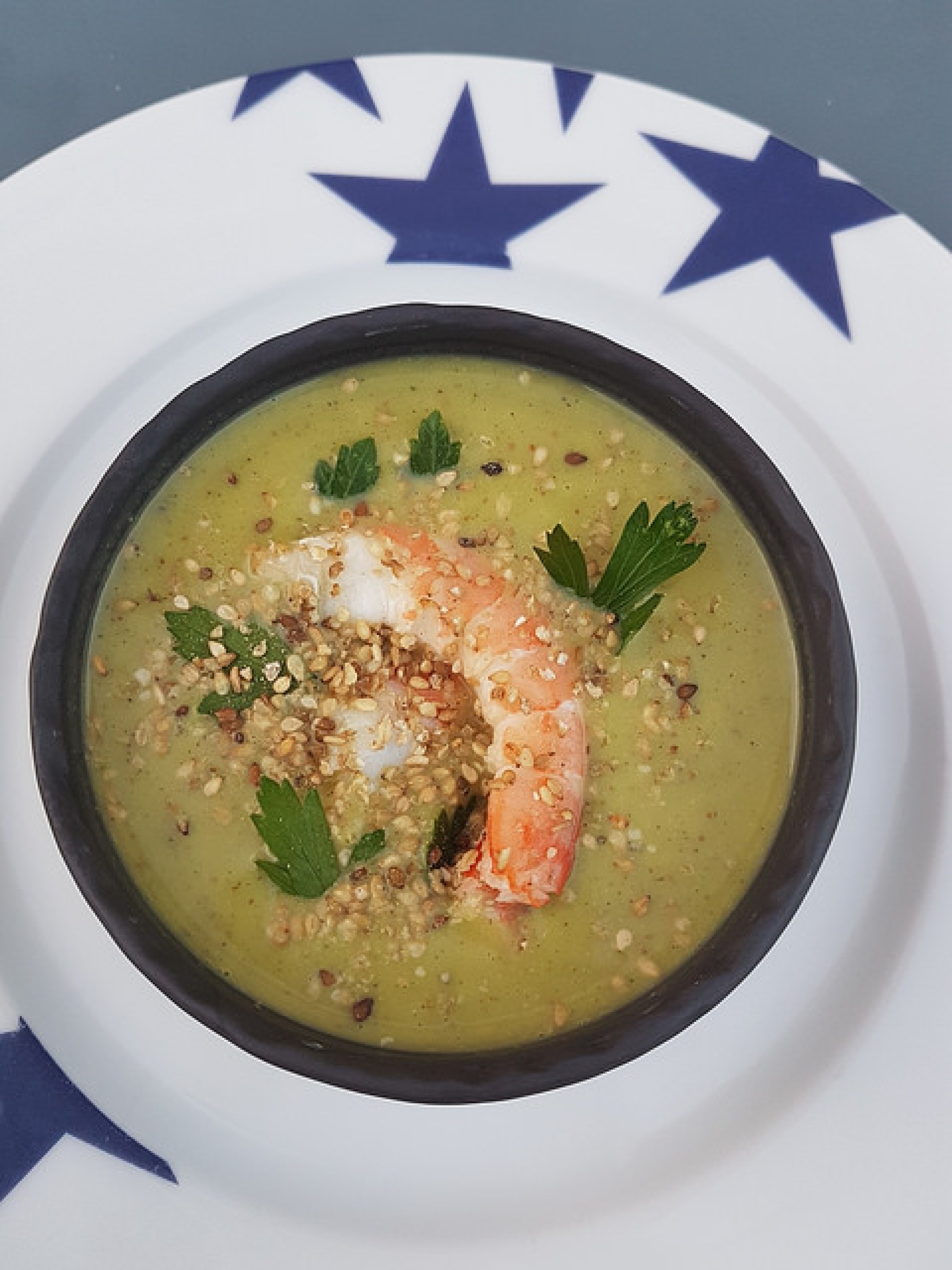 Velouté de courgettes aux amandes & crevettes