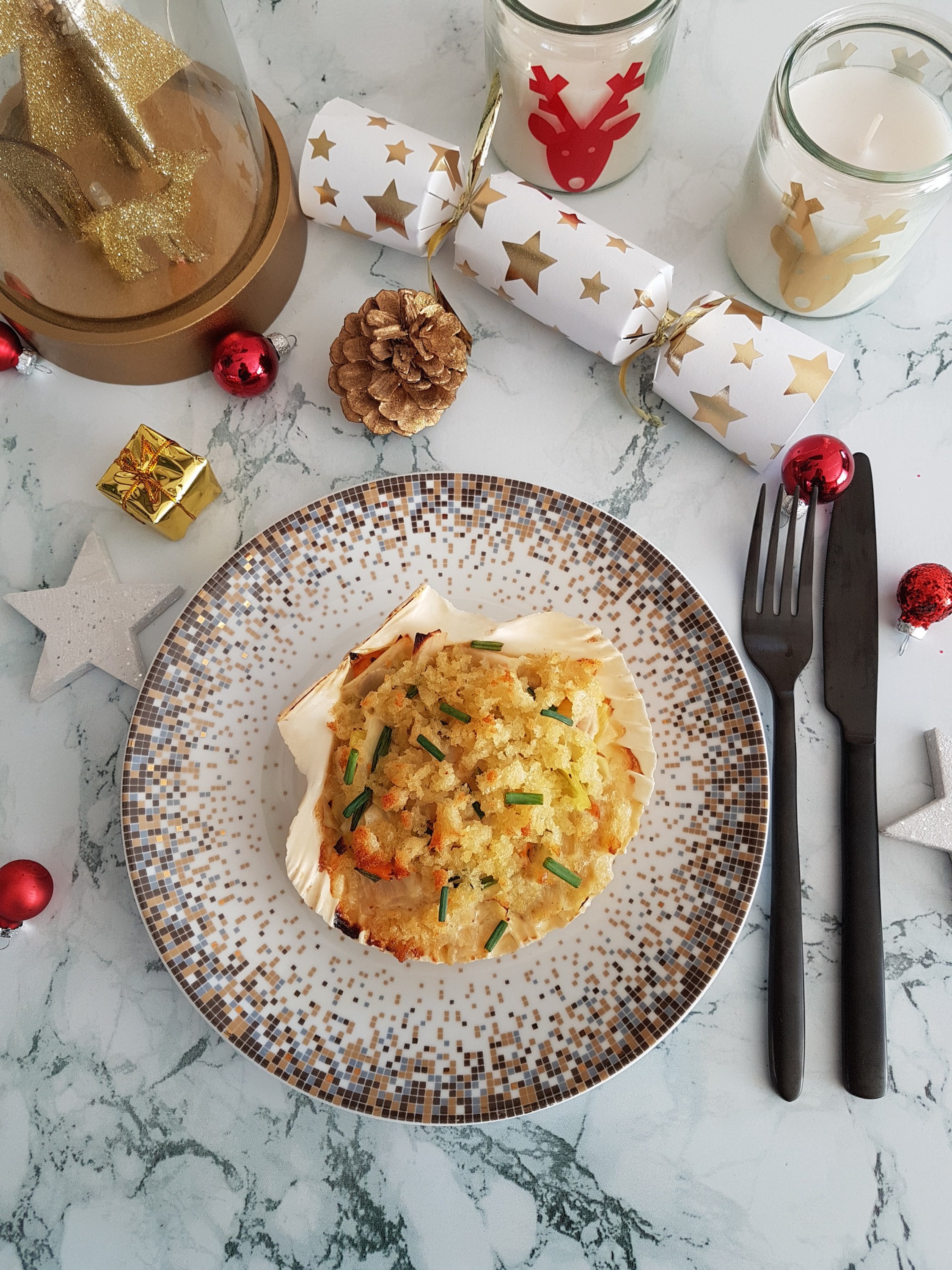 Coquilles Saint-Jacques gratinées, sauce au corail