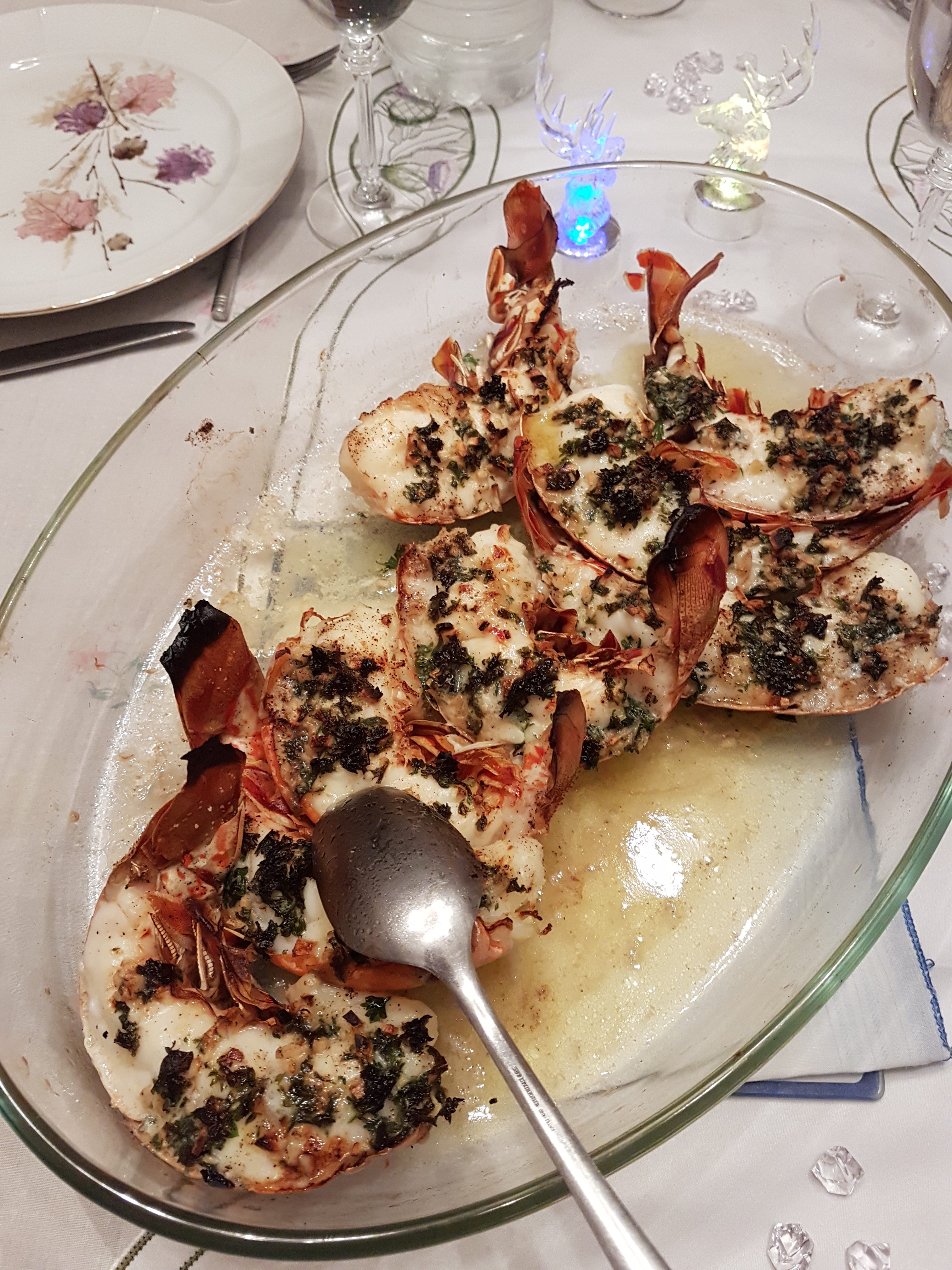 Queues de langoustes à la persillade, pommes de terre aux cèpes