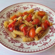 Fusilli aux deux tomates et lard fumé