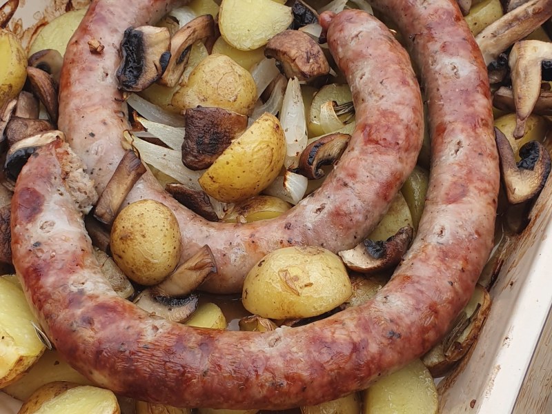 Saucisse de Toulouse, pommes de terre et champignons | Audrey Cuisine