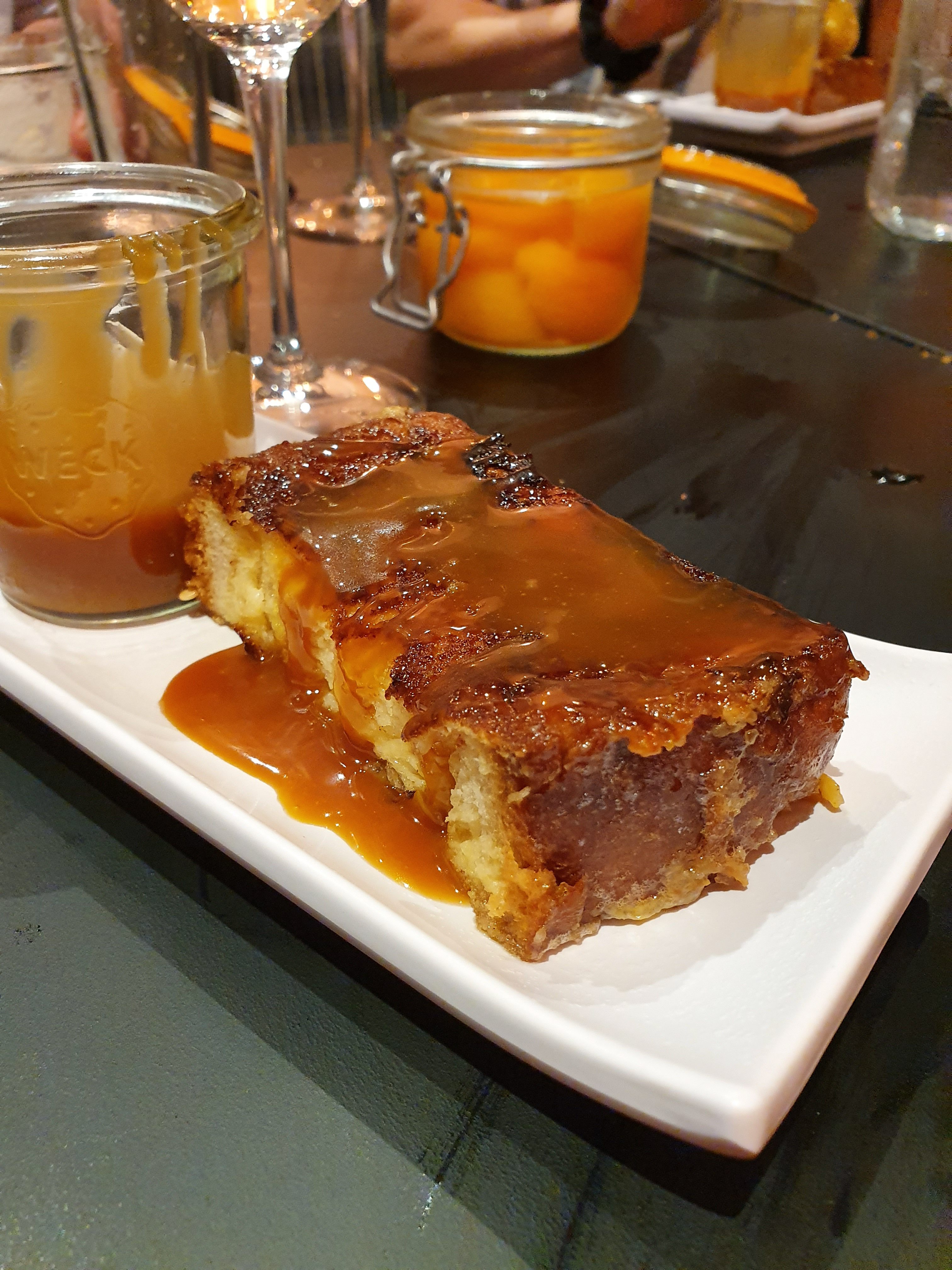 Pain perdu brioché, sauce au caramel au beurre salé - Côté Zinc Bordeaux