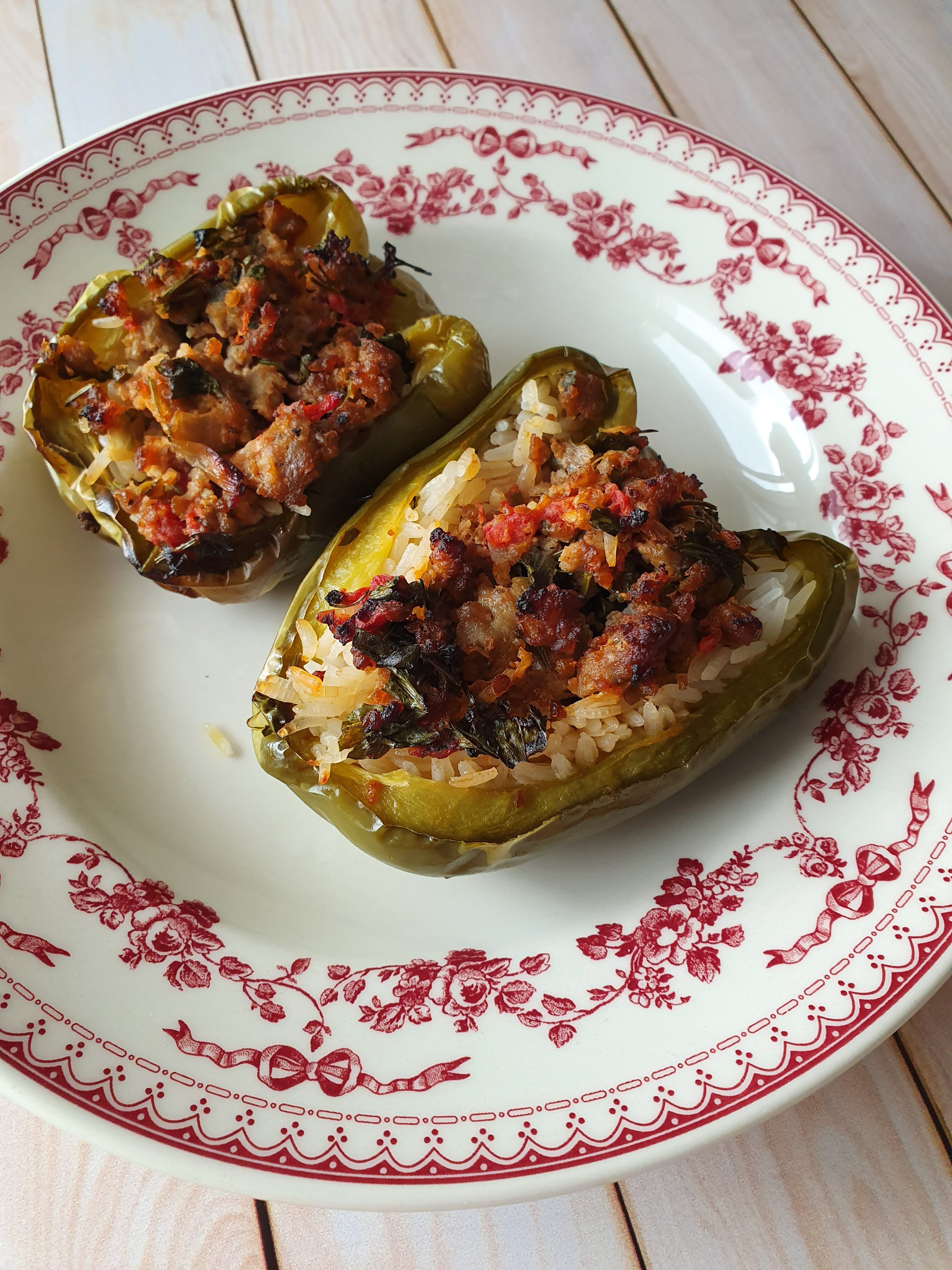 Poivrons farcis au riz et à la viande