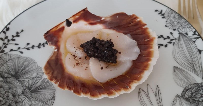 Carpaccio de St Jacques au caviar