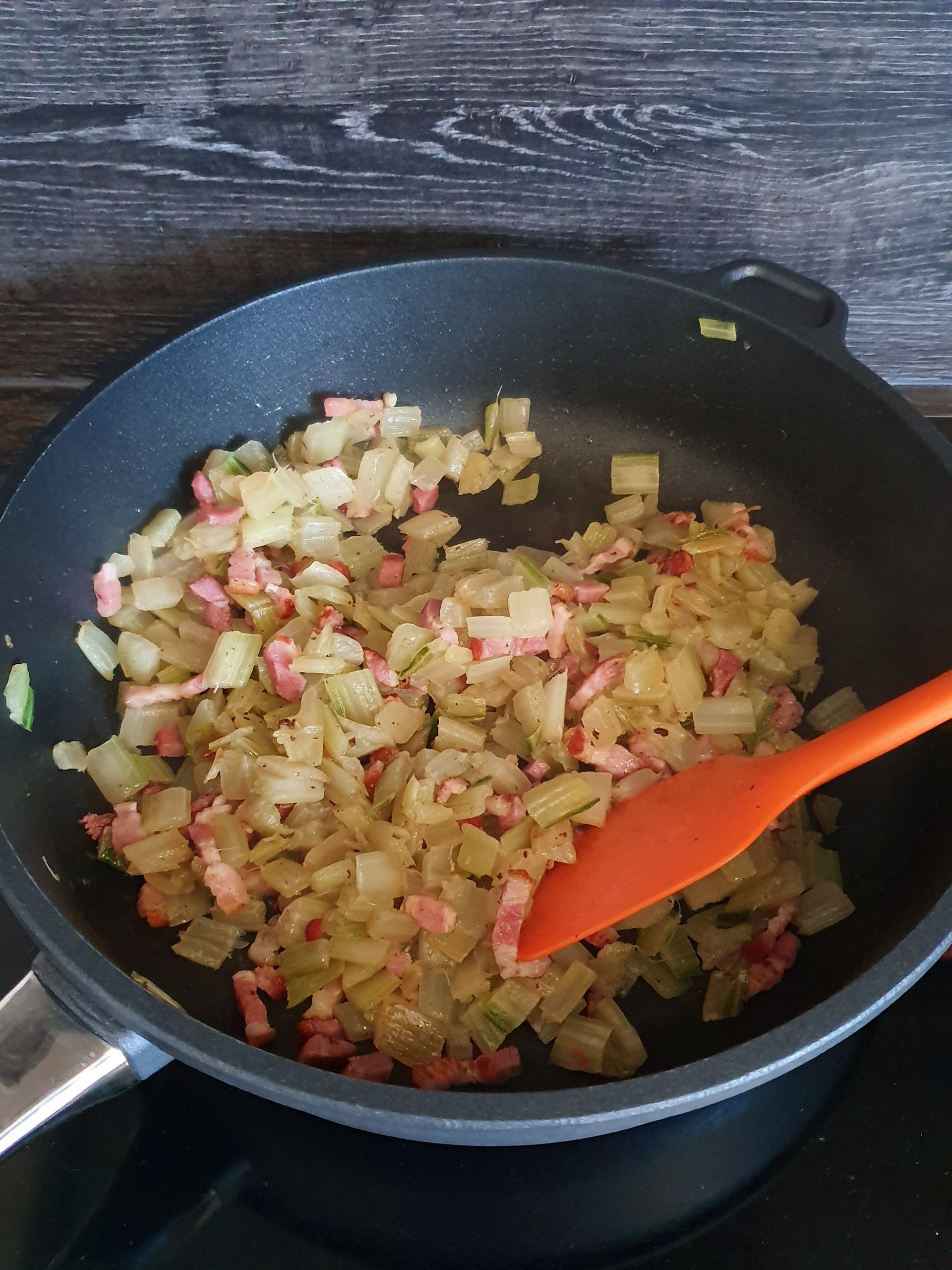 Le gratin de blettes aux pommes de terre et aux lardons