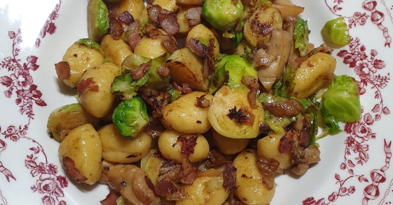 Poêlée de gnocchis pleurotes et choux de Bruxelles