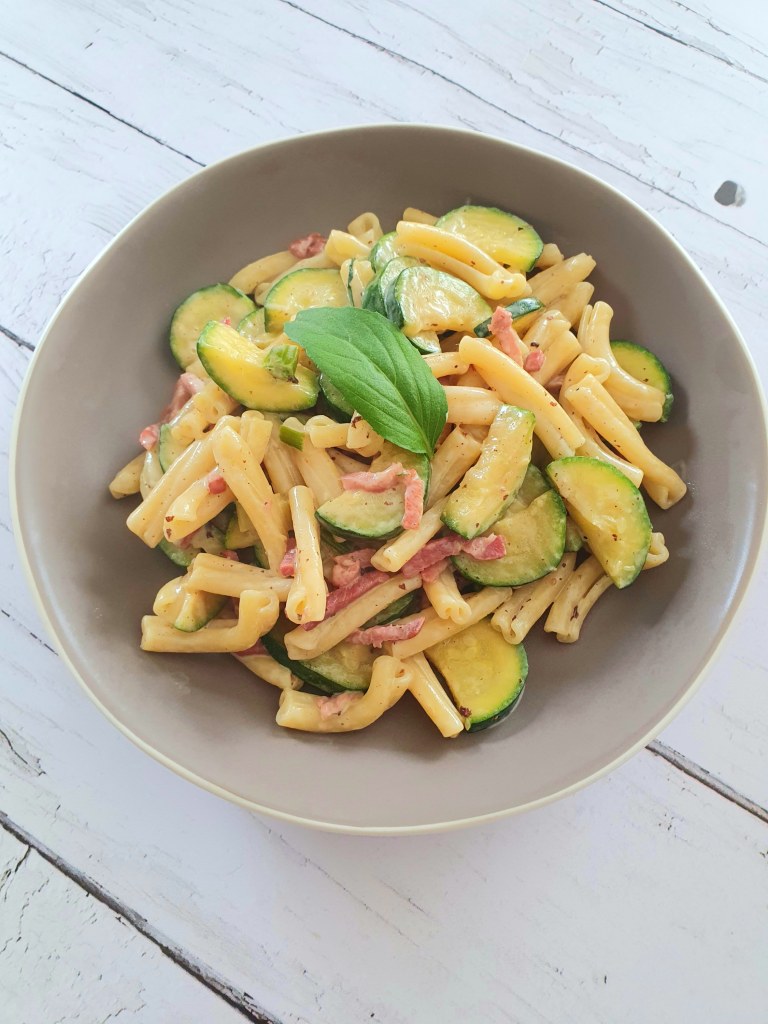 Pâtes aux courgettes et lardons