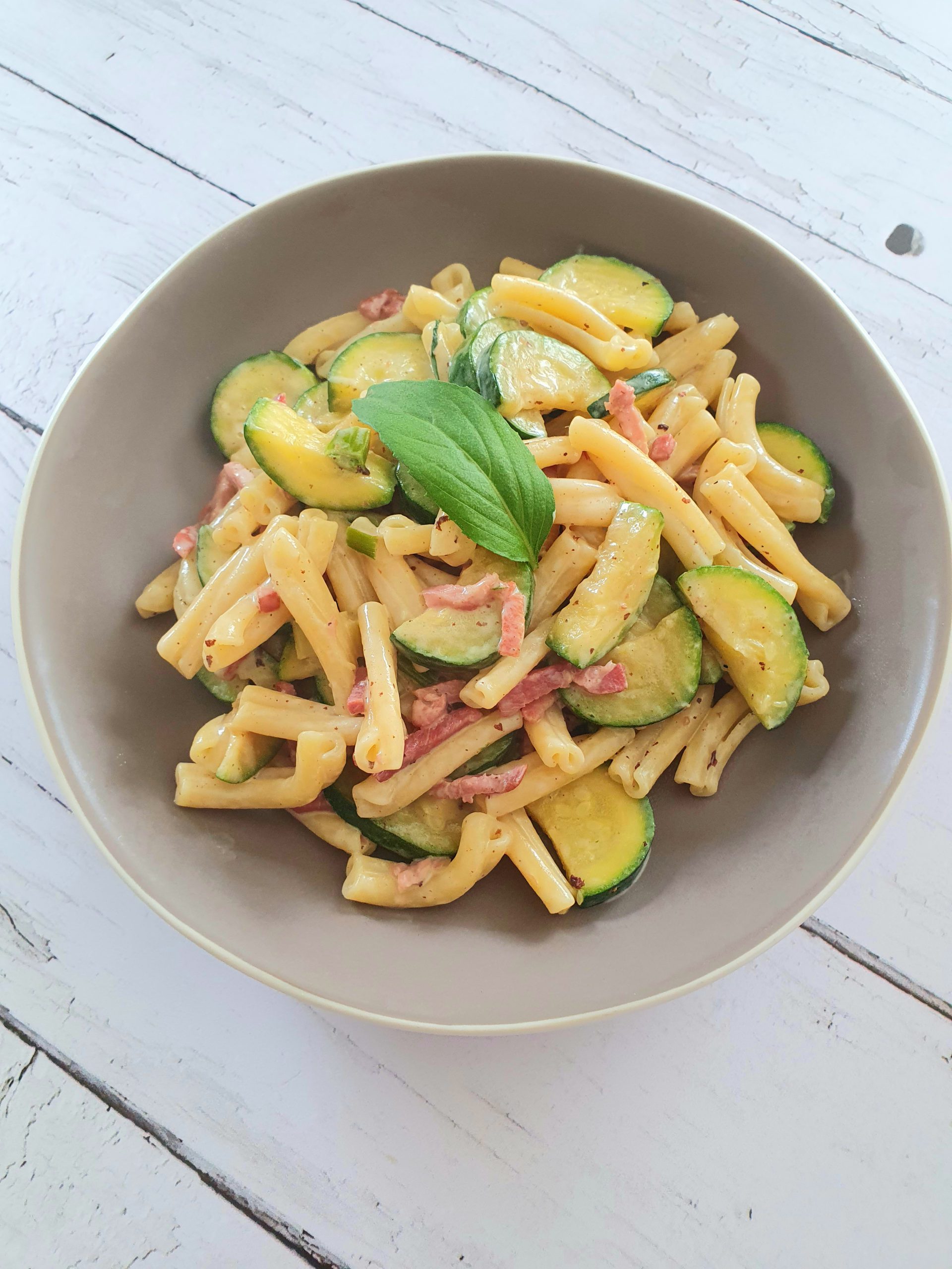 Pâtes aux courgettes et lardons