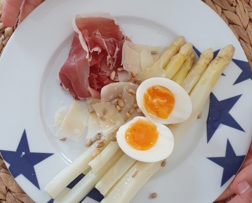 Asperges oeuf mollet jambon