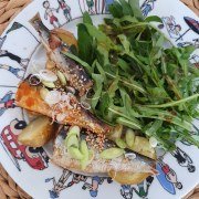 Pommes de terre, roquette, sardines à l'huile