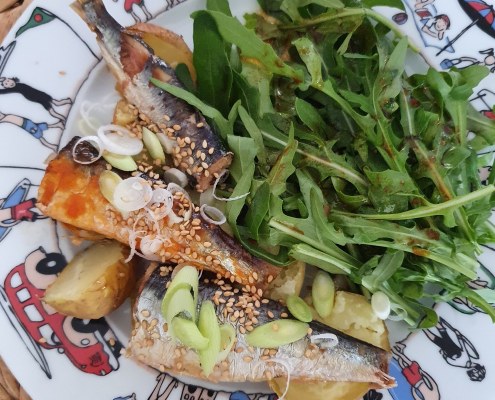 Pommes de terre, roquette, sardines à l'huile