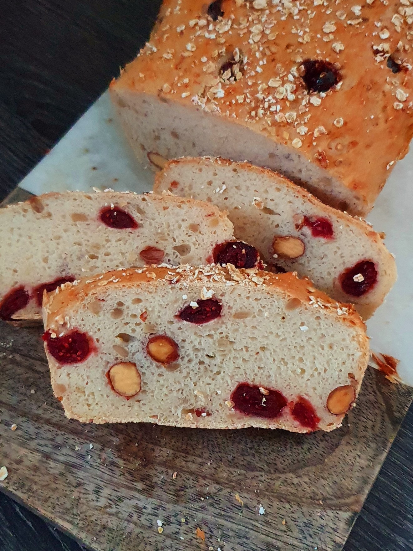 Pain moelleux sans gluten, avec des amandes et des cranberries | Audrey