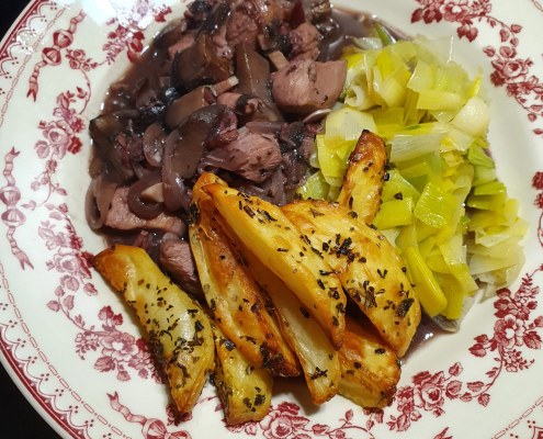 Poulet aux champignons et vin rouge