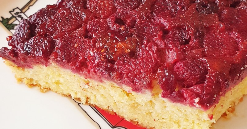 Gâteau aux framboises caramélisé