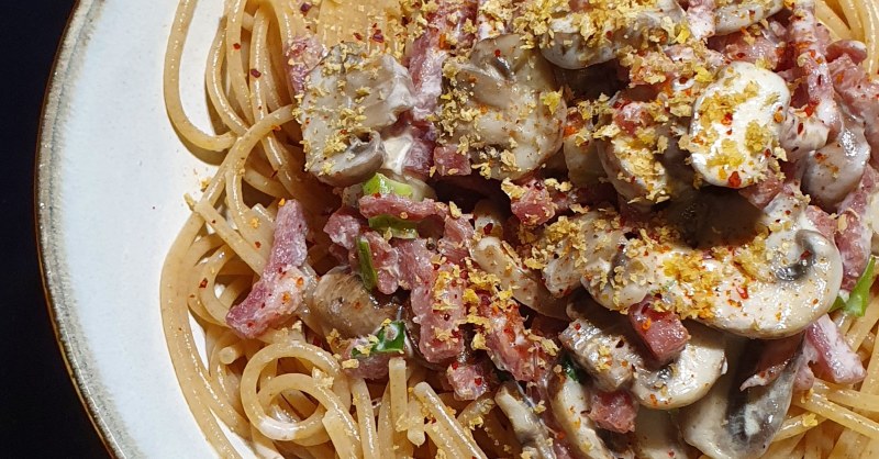 Spaghetti au bacon et aux champignons