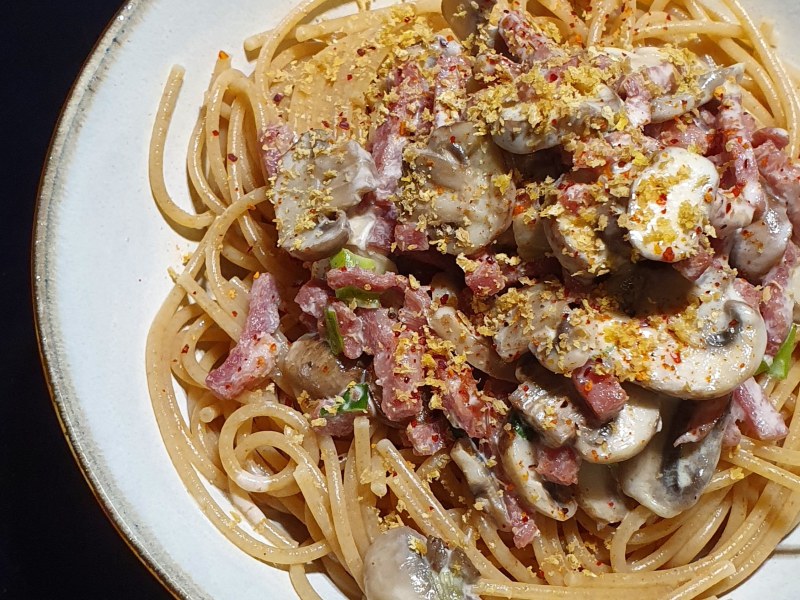 Spaghetti au bacon et aux champignons