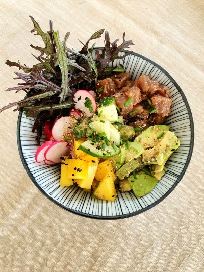 Poke-Bowl au thon, mangue et radis