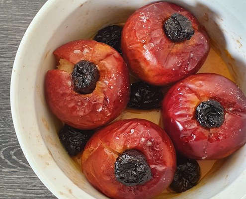 Pommes au four aux pruneaux