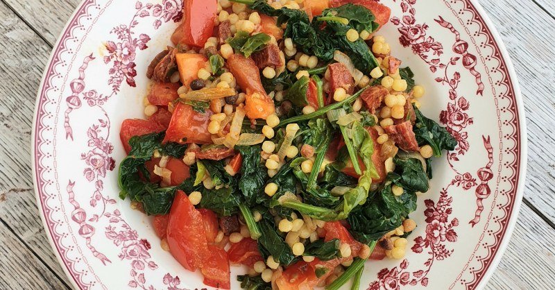 Fregola Sarda tomates, épinards et chorizo